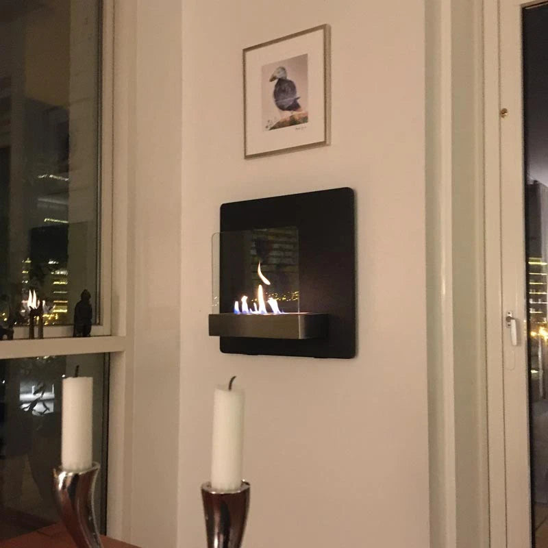 Elegantní černý nástěnný krb